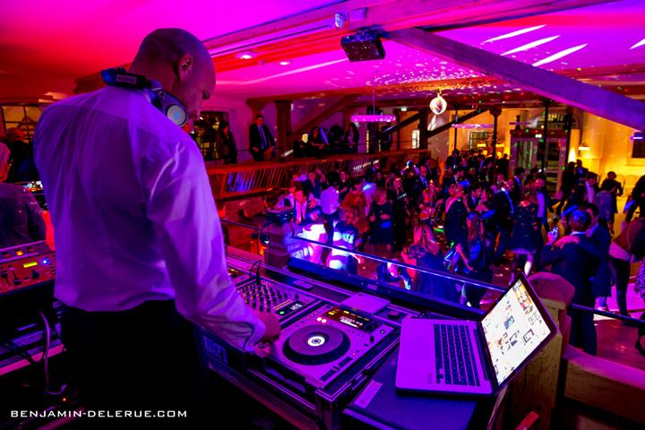 Comment bien choisir son DJ pour un mariage réussi à la Ferme de Gy 